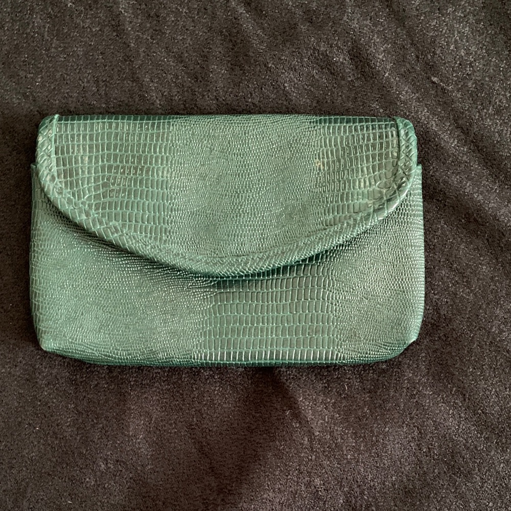 Dark green clutch purse; approximately 5” x 7”
Unknown brand, “Victory” on snaps